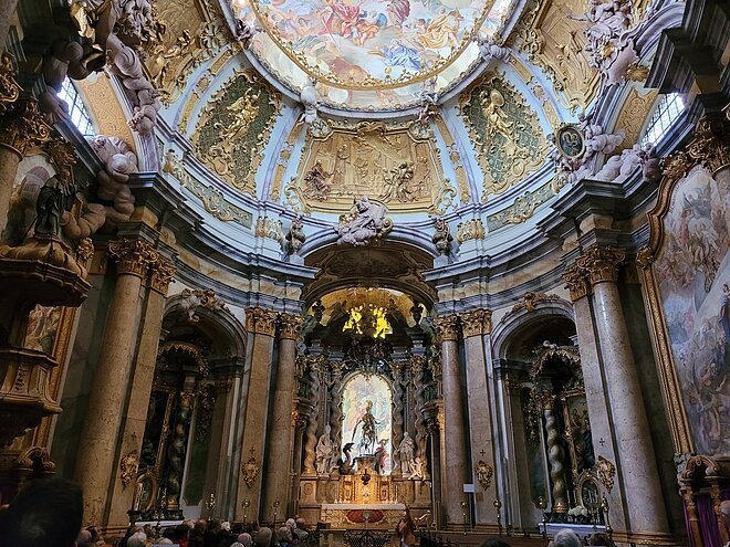 Die Abteikirche zählt zu den bedeutendsten des europäischen Barocks. Der Innenraum wirkt am Schönsten in den frühen Morgenstunden.